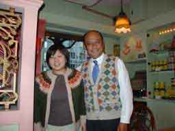 東京中央区銀座のインド料理屋さん「ナイルレストラン」。Ｇ．Ｍ．ナイル氏と女の子（オタマジャクシ）