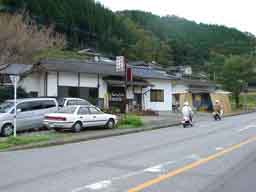 熊本県上益城郡山都町のおそば屋さん「五平太」。国道２１８号線のすぐ横です