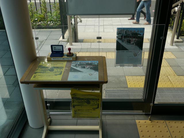 �W������