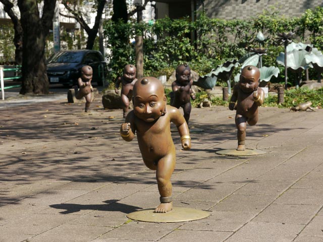 駆けてくる子鬼?