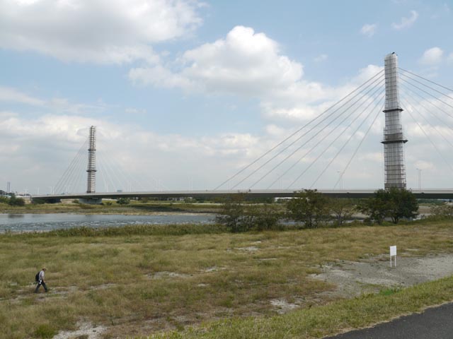 四谷橋はお色直しの足場がかかっています