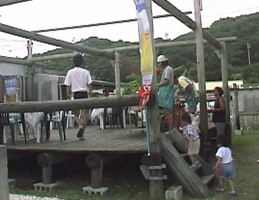 右下の階段から落ちた